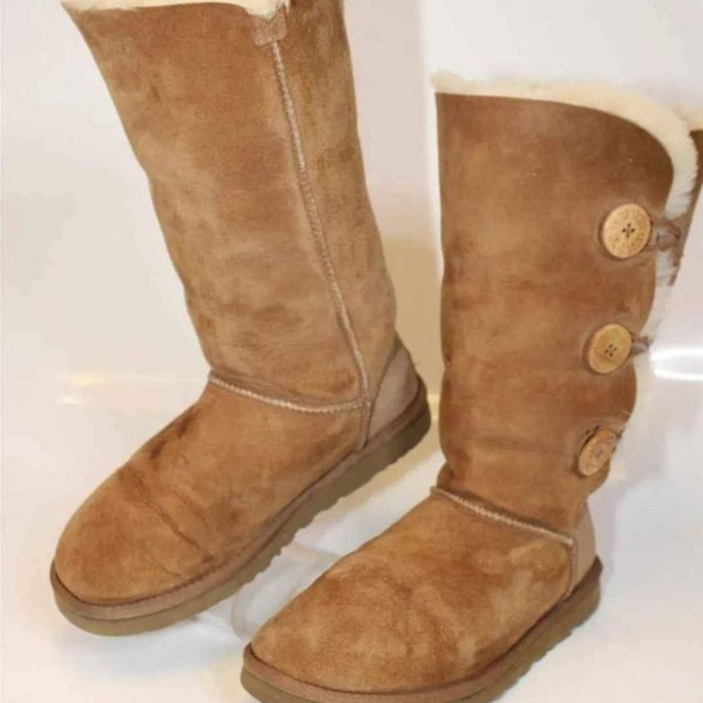 UGG Austarlia Bailey Button Triplet Sheepskin Shearling Boots Size 8